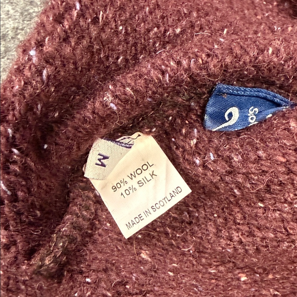 Harry Potter Maroon Sweater with Cream Letter Warner Bros. Studio Tour London. - Picture 7 of 9